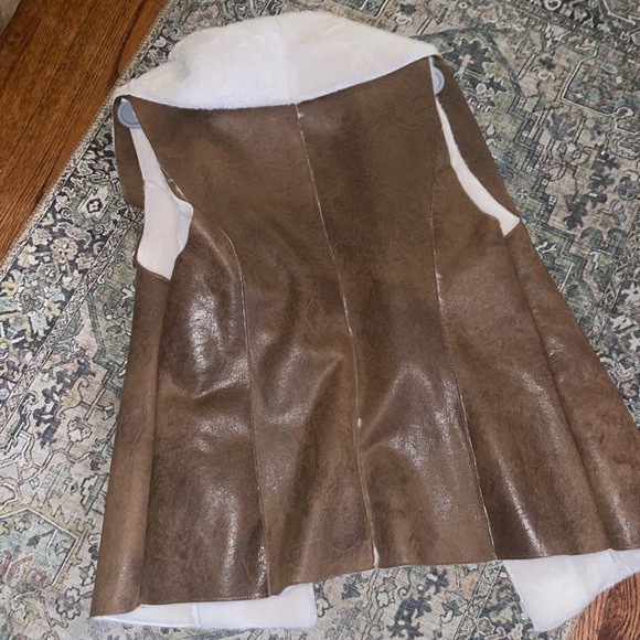 Bagatelle - Picture 9 of 10